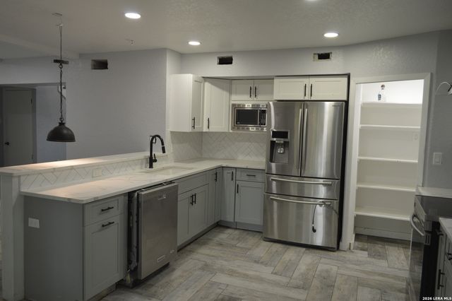 1003 FABULOUS DR, San Antonio, TX 78213