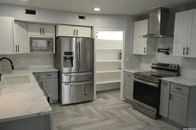 1003 FABULOUS DR, San Antonio, TX 78213