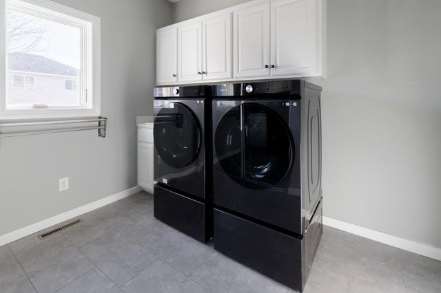 9807 Almond Avenue N, Brooklyn Park, MN 55443