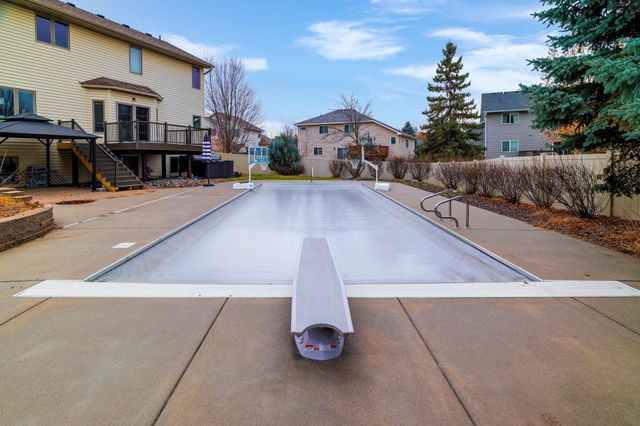 9807 Almond Avenue N, Brooklyn Park, MN 55443