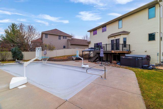 9807 Almond Avenue N, Brooklyn Park, MN 55443