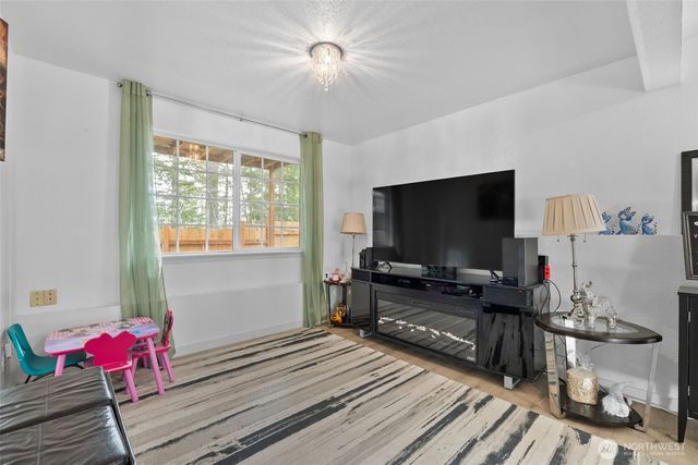 31 NE Skipper Court, Belfair, WA 98528