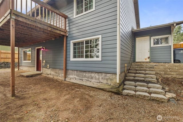 31 NE Skipper Court, Belfair, WA 98528