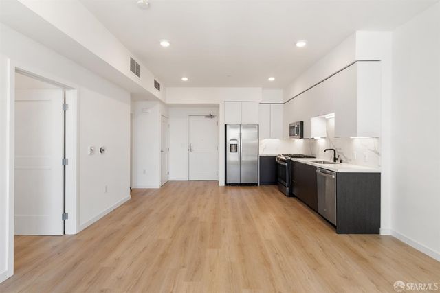 52 Kirkwood Avenue 421, San Francisco, CA 94124