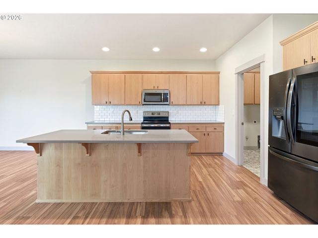 87941 10TH St, Veneta, OR 97487