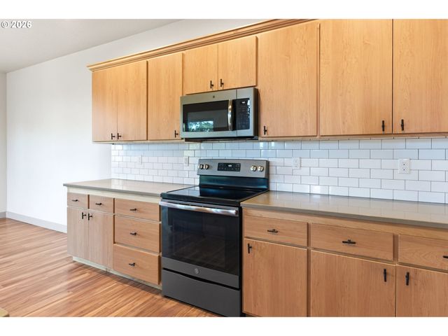 87941 10TH St, Veneta, OR 97487