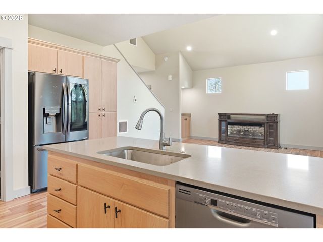 87941 10TH St, Veneta, OR 97487