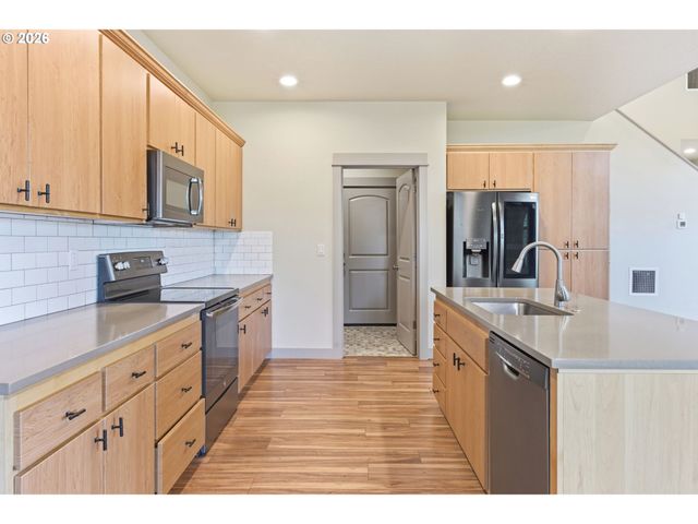 87941 10TH St, Veneta, OR 97487