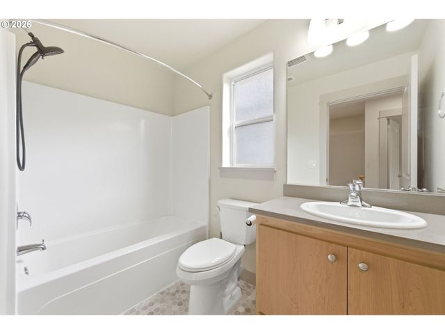 87941 10TH St, Veneta, OR 97487