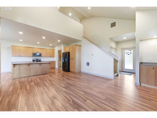 87941 10TH St, Veneta, OR 97487