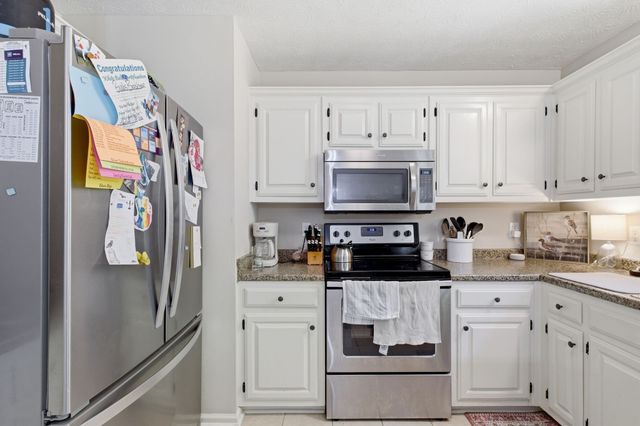 424 Tyler Ct, Cottontown, TN 37048