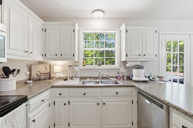 424 Tyler Ct, Cottontown, TN 37048