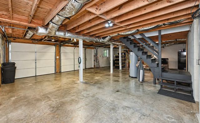 424 Tyler Ct, Cottontown, TN 37048