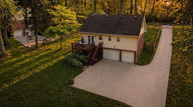 424 Tyler Ct, Cottontown, TN 37048