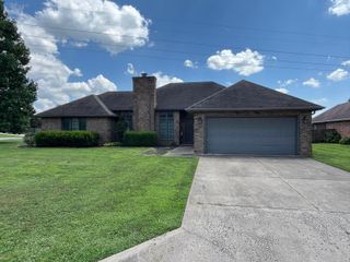 1946 East Ridgewood Drive, Springfield, MO 65804