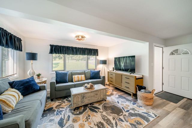 N3236 Vine ROAD, Lake Geneva, WI 53147