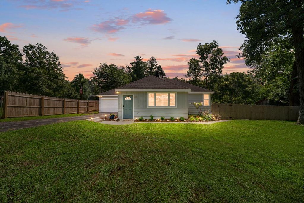 N3236 Vine ROAD, Lake Geneva, WI 53147