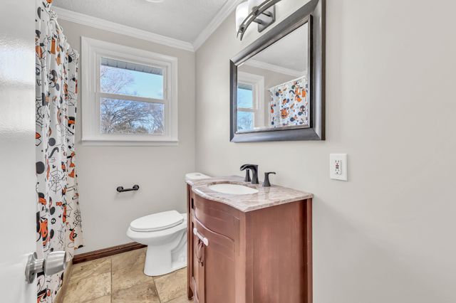 2206 Green Acres Dr, Clarksville, TN 37042