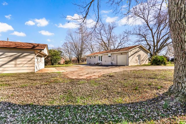 2206 Green Acres Dr, Clarksville, TN 37042