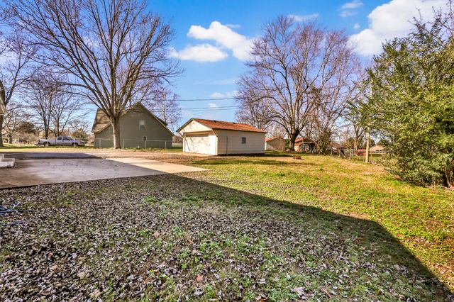 2206 Green Acres Dr, Clarksville, TN 37042