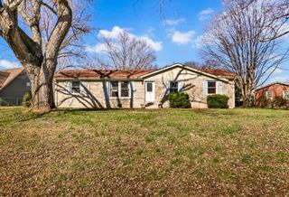 2206 Green Acres Dr, Clarksville, TN 37042