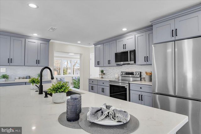 12 W DALE RD, Wilmington, DE 19810