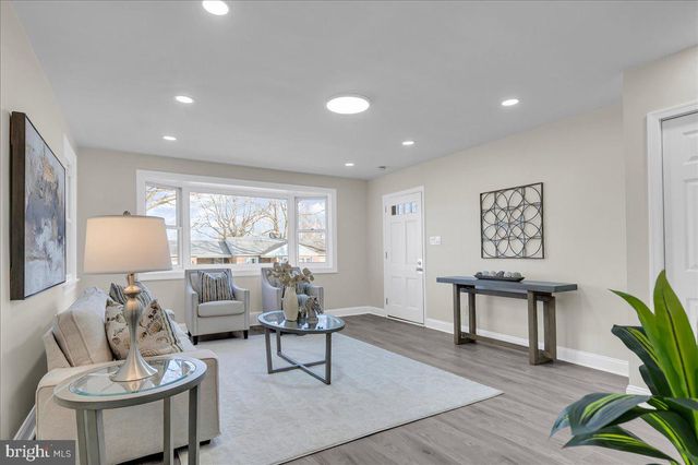 12 W DALE RD, Wilmington, DE 19810