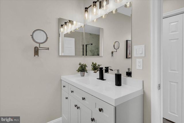 12 W DALE RD, Wilmington, DE 19810