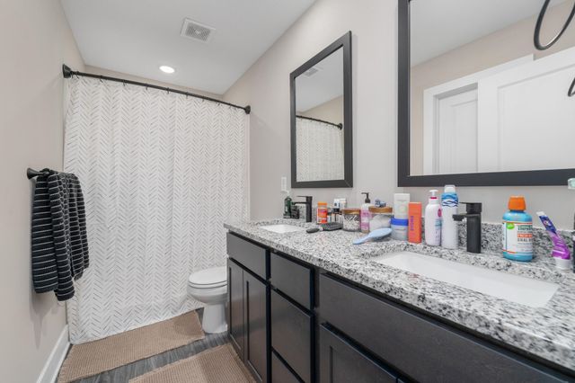 9001 E Chris St, Bel Aire, KS 67226