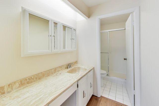 2000 Saint Regis Drive 3G, Lombard, IL 60148