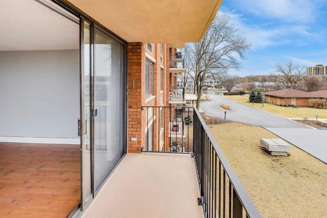 2000 Saint Regis Drive 3G, Lombard, IL 60148