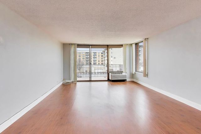 2000 Saint Regis Drive 3G, Lombard, IL 60148