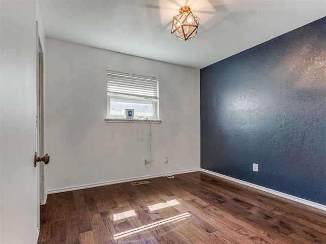 1508 NE 2nd Street, Moore, OK 73160