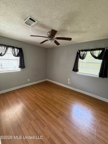 121 Linda Circle, Ocean Springs, MS 39564