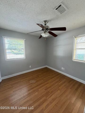 121 Linda Circle, Ocean Springs, MS 39564