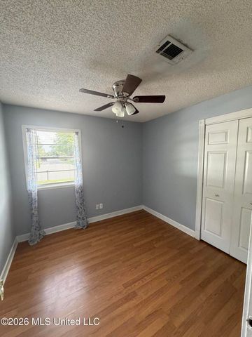 121 Linda Circle, Ocean Springs, MS 39564