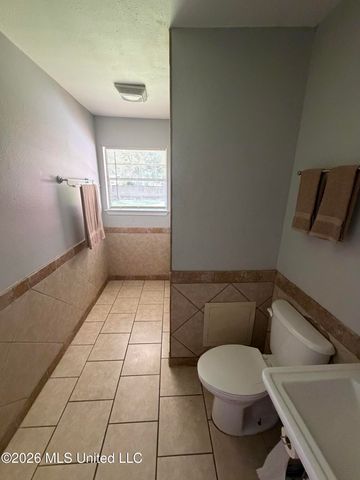 121 Linda Circle, Ocean Springs, MS 39564