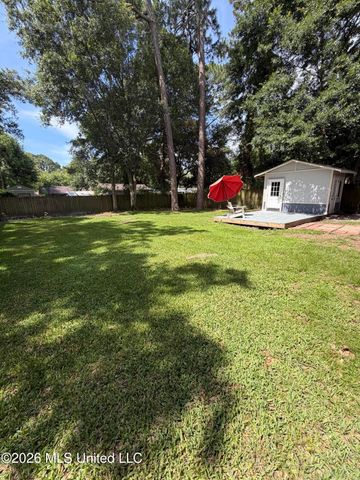 121 Linda Circle, Ocean Springs, MS 39564