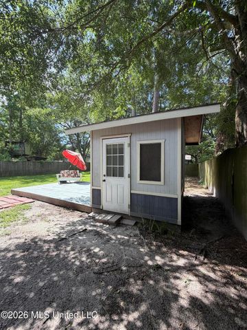 121 Linda Circle, Ocean Springs, MS 39564