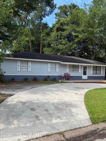 121 Linda Circle, Ocean Springs, MS 39564