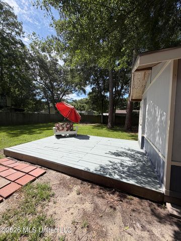 121 Linda Circle, Ocean Springs, MS 39564