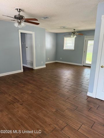 121 Linda Circle, Ocean Springs, MS 39564
