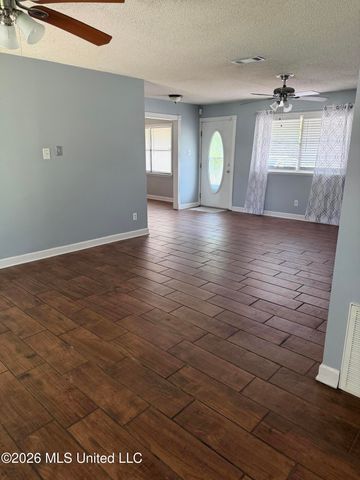 121 Linda Circle, Ocean Springs, MS 39564