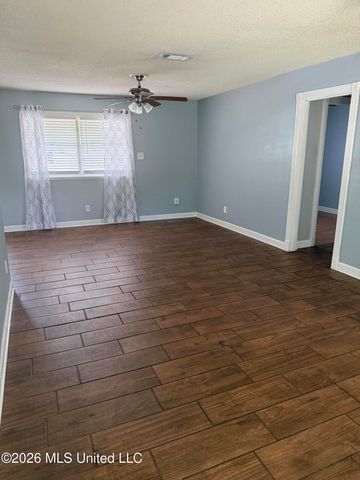 121 Linda Circle, Ocean Springs, MS 39564