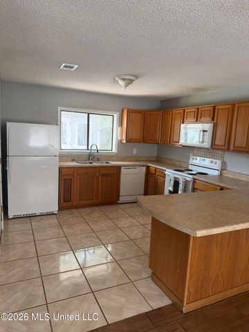 121 Linda Circle, Ocean Springs, MS 39564