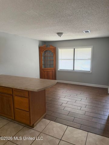 121 Linda Circle, Ocean Springs, MS 39564