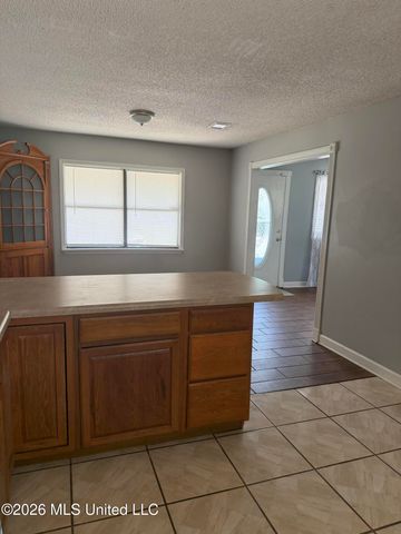 121 Linda Circle, Ocean Springs, MS 39564