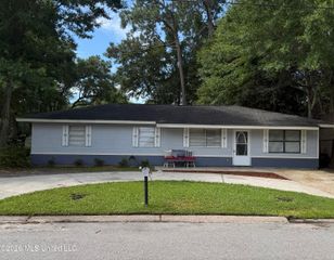 121 Linda Circle, Ocean Springs, MS 39564