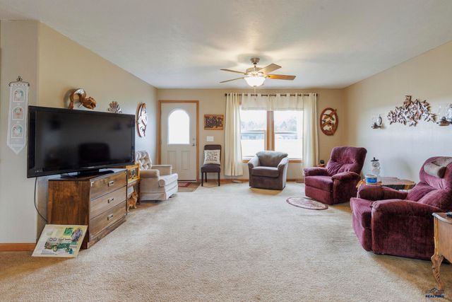 23033 HISEGA RD, Rapid City, SD 57702