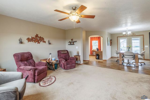 23033 HISEGA RD, Rapid City, SD 57702